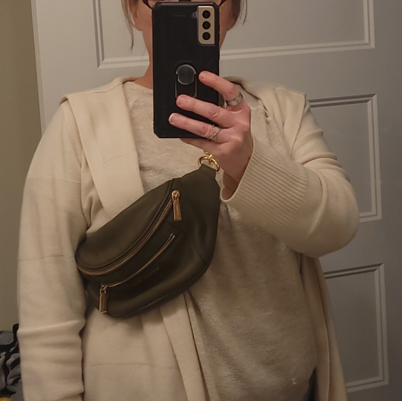 Michael Kors Olive Leather Bag with Gold Details - Picture 9 of 11